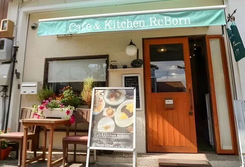 カフェ＆キッチンリボーンの外観
