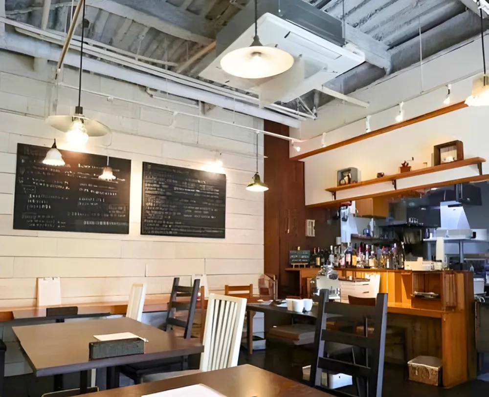 カフェ＆キッチンリボーンの店内